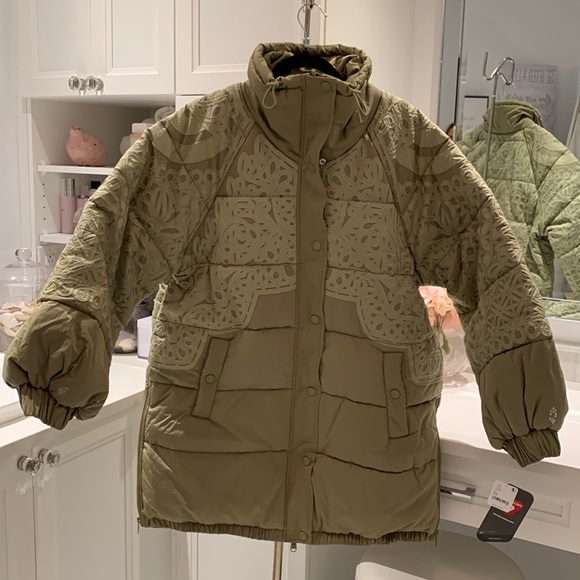 Free People cozy and warm jacket - Picture 2 of 11